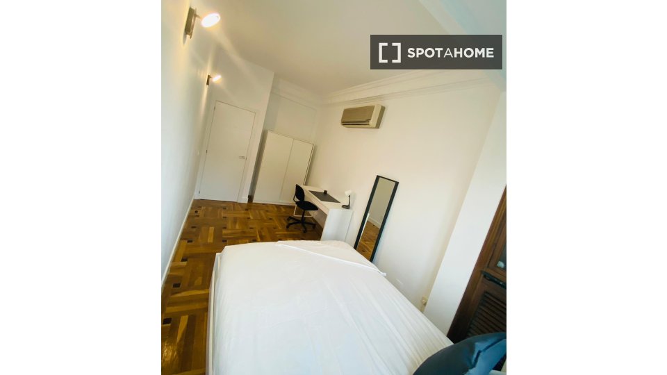 Double room Madrid, 7 beds — photo 30