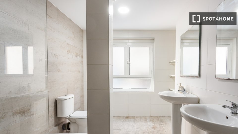 Double room Alicante, 8 beds, 200m² — photo 8