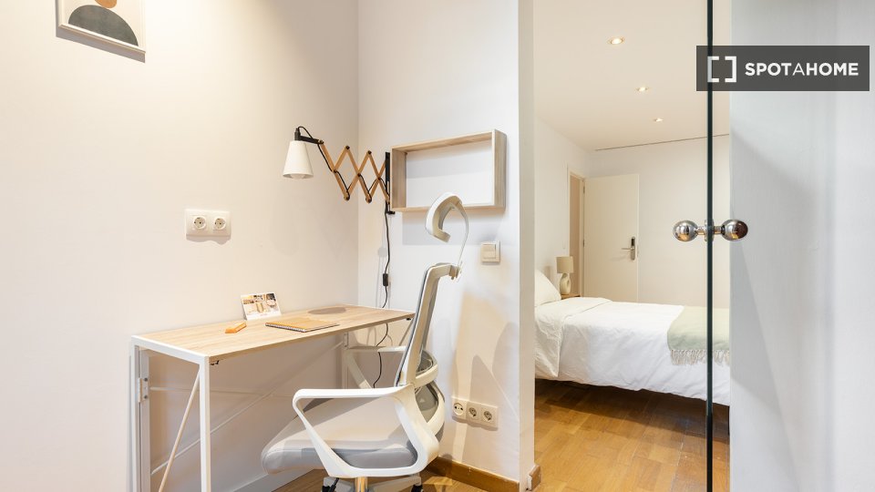 Double room Barcelona, 6 beds, 130m² — photo 12