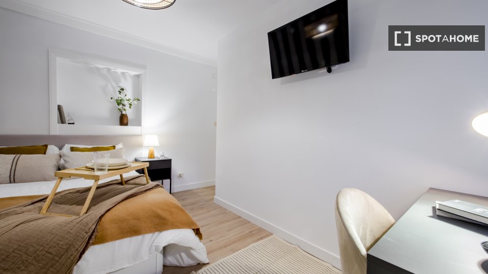 Double room Madrid, 8 beds — photo 2