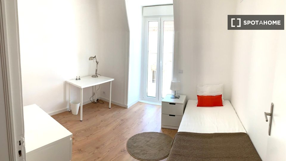 Double room Lisbon, 6 beds — photo 1
