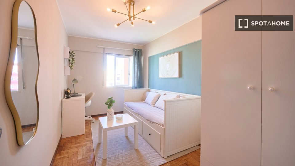 Double room Lisbon, 5 beds — photo 6