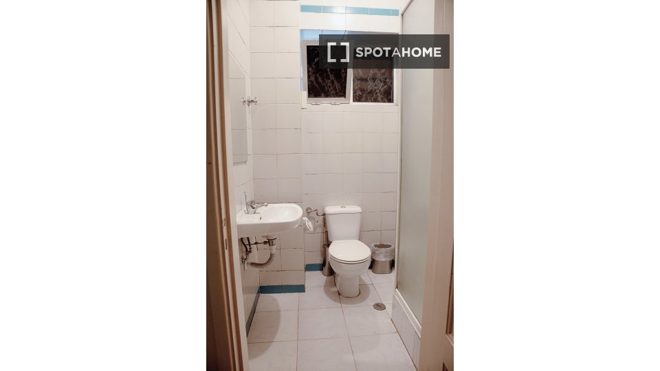 Double room Lisbon, 6 beds — photo 8