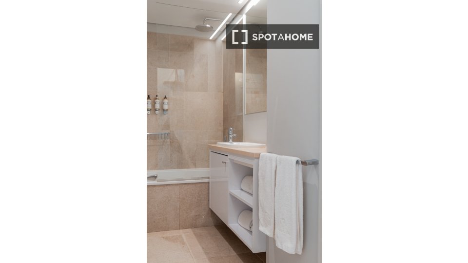 Apartment mono Lisbon, 33m² — photo 27