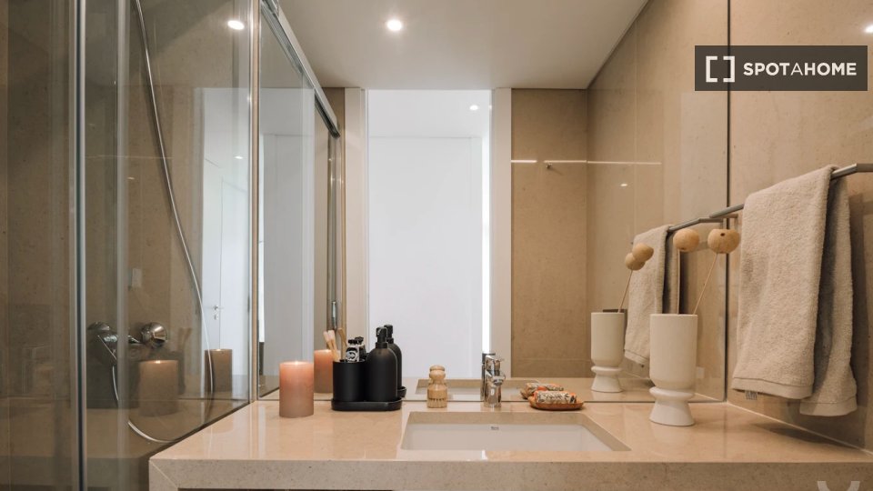 Apartment Lisbon, 2 beds, 97m² — photo 3