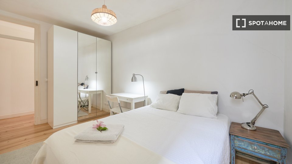Double room Lisbon, 3 beds, 150m² — photo 24