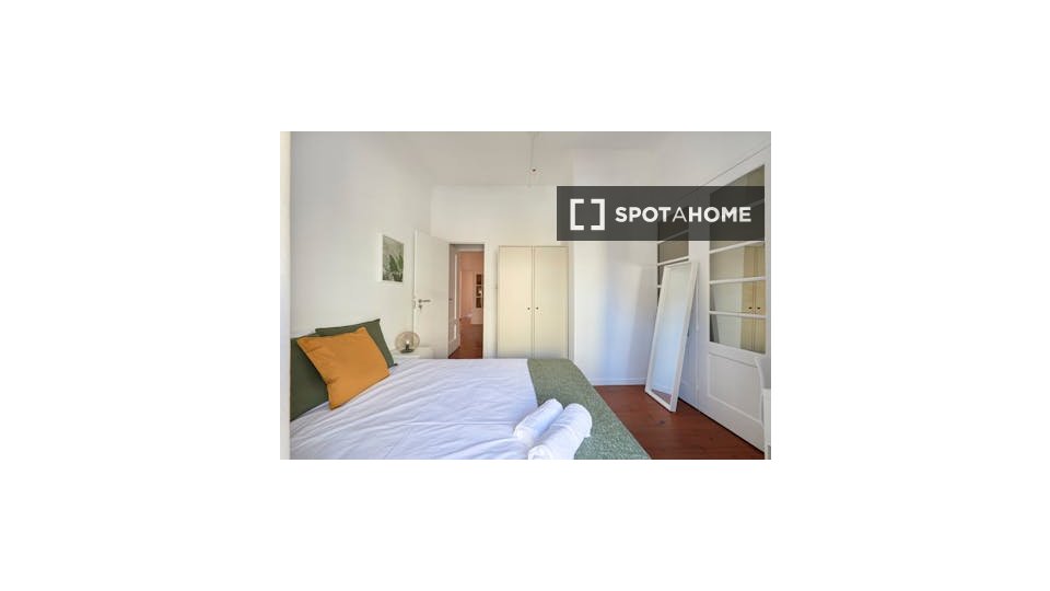 Double room Lisbon, 6 beds — photo 12