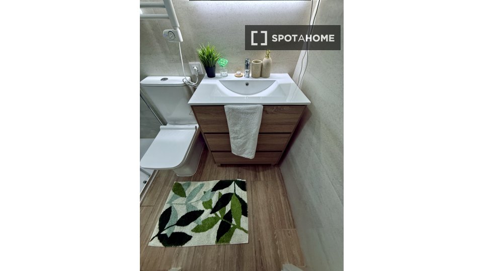 Double room Madrid, 2 beds, 70m² — photo 5