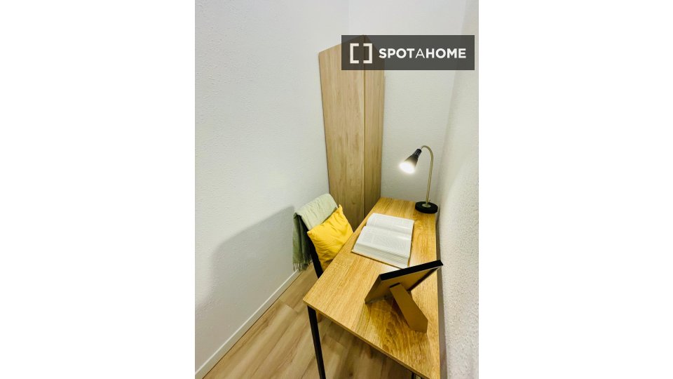 Double room Madrid, 12 beds, 185m² — photo 2