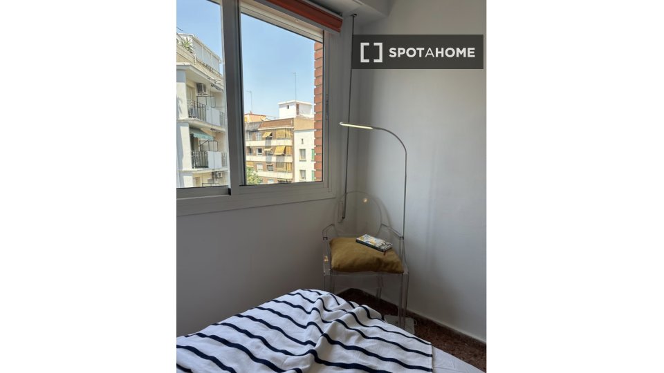 Double room Valencia, 2 beds, 90m² — photo 9