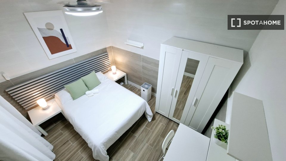 Double room Barcelona, 4 beds, 65m² — photo 86