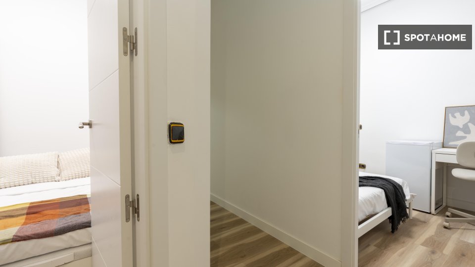 Double room Madrid, 5 beds — photo 7
