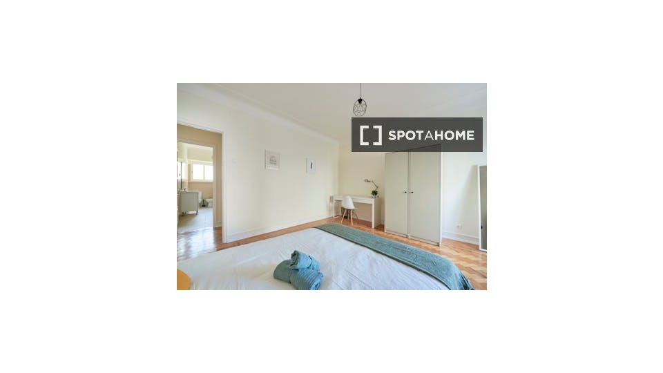 Double room Lisbon, 5 beds — photo 6