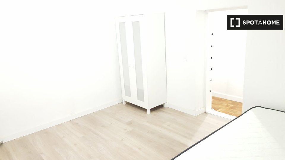 Double room Madrid, 8 beds, 170m² — photo 4