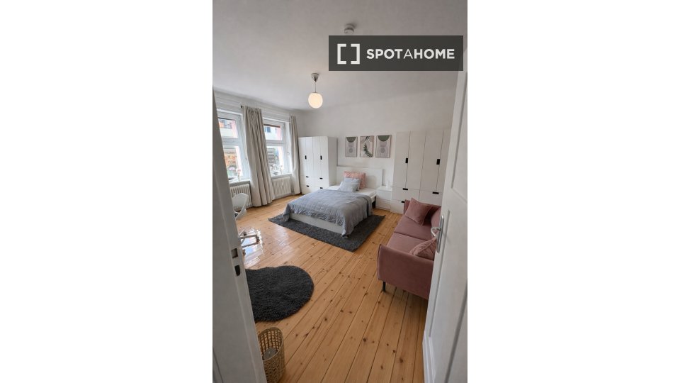 Double room Berlin, 3 beds, 20m² — photo 3