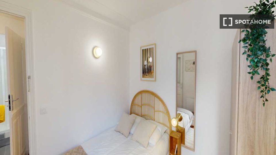 Double room Paris, 5 beds, 50m² — photo 2
