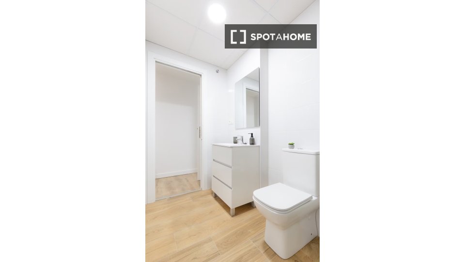 Double room Alicante, 8 beds, 201m² — photo 14