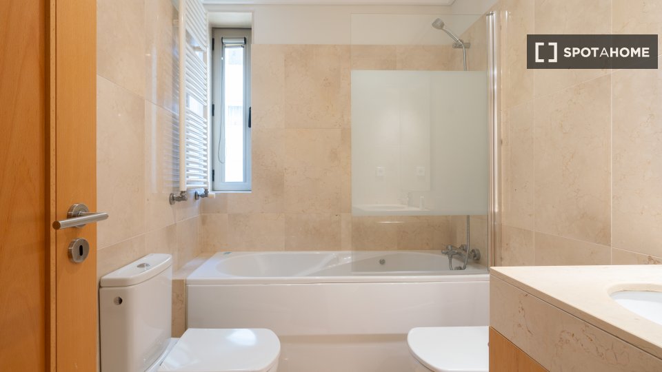 Apartment Porto, 4 beds, 80m² — photo 9
