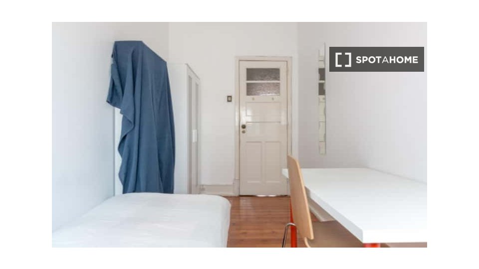 Double room Lisbon, 7 beds — photo 36