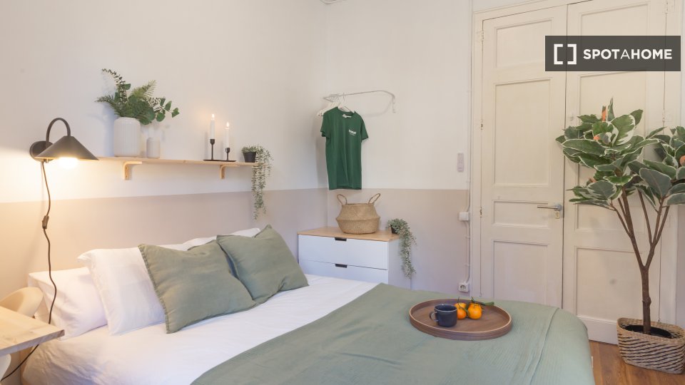Double room Barcelona, 5 beds, 120m² — photo 5