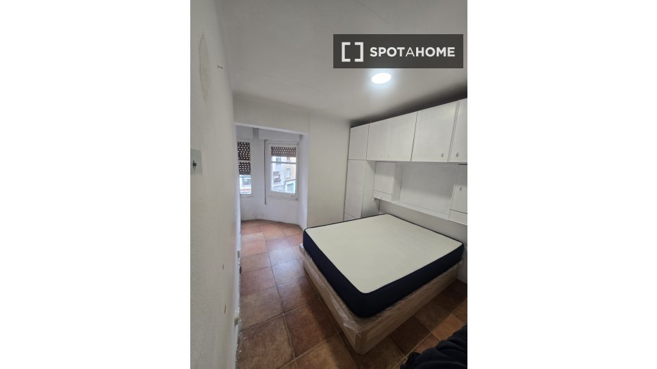 Double room Barcelona, 2 beds, 60m² — photo 3