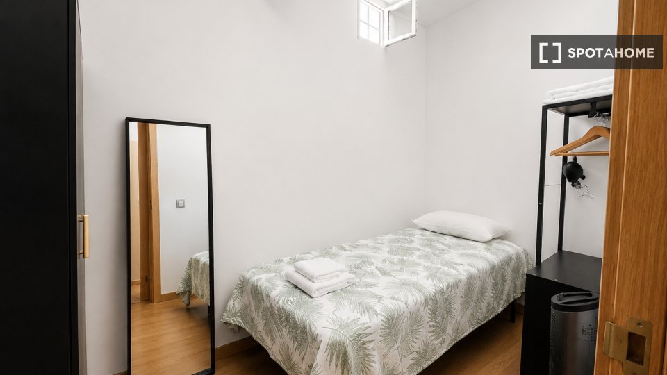 Apartment Madrid, 4 beds, 100m² — photo 8