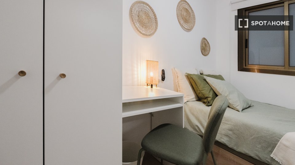 Double room Barcelona, 3 beds, 62m² — photo 19