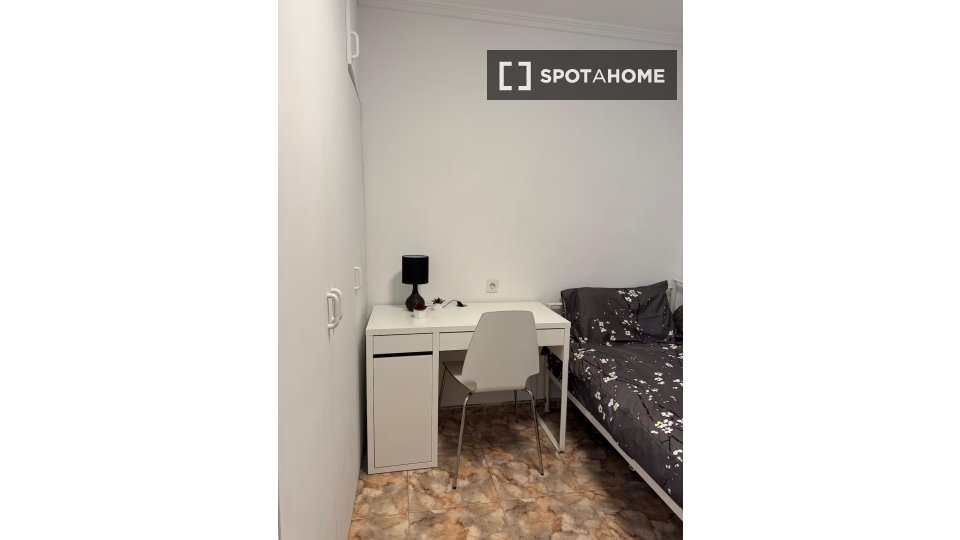 Double room Valencia, 3 beds, 80m² — photo 3