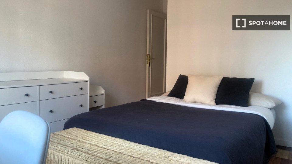 Double room Madrid, 5 beds, 140m² — photo 34