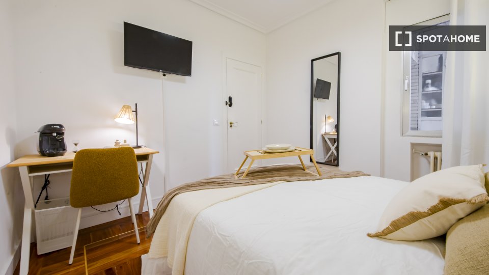 Double room Madrid, 6 beds, 117m² — photo 3