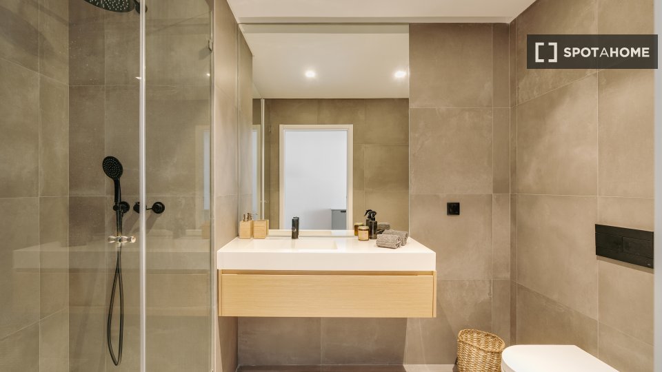 Apartment Lisbon, 2 beds, 123m² — photo 2