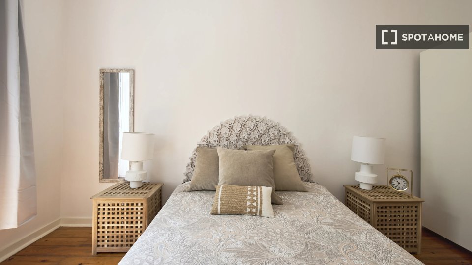 Double room Lisbon, 13 beds — photo 12