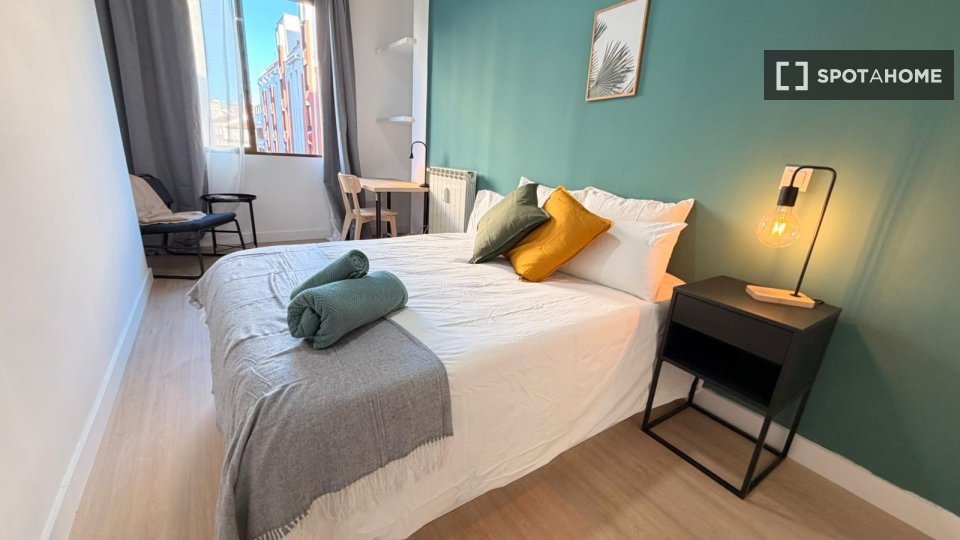 Double room Madrid, 5 beds, 90m² — photo 3