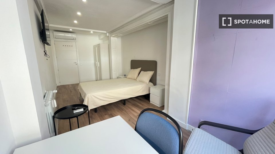 Double room Madrid, 6 beds — photo 7