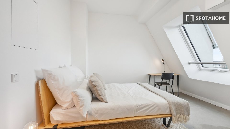 Double room Berlin, 3 beds, 60m² — photo 22