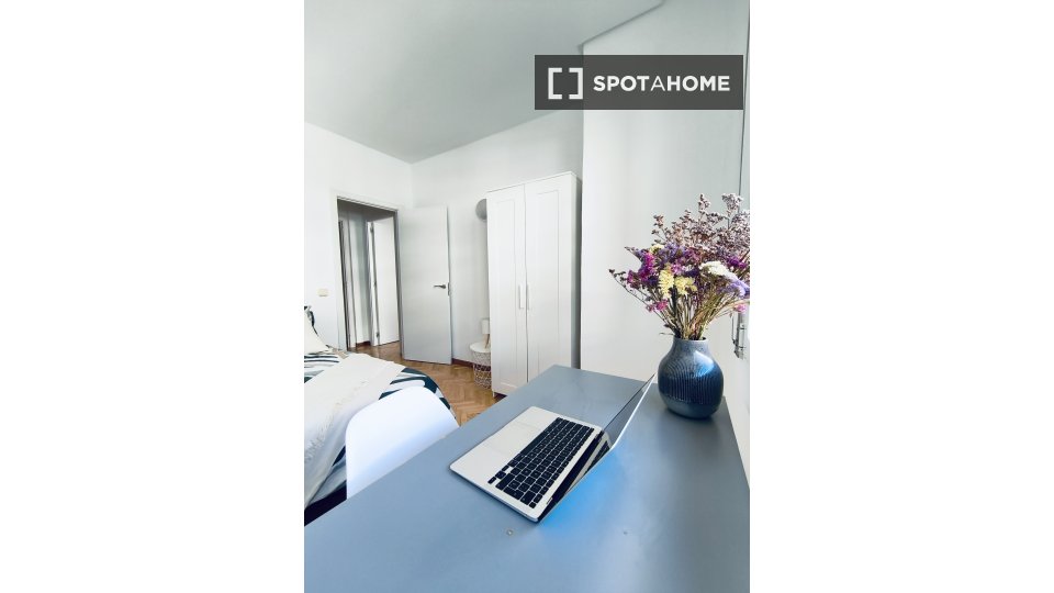 Double room Madrid, 7 beds, 132m² — photo 6