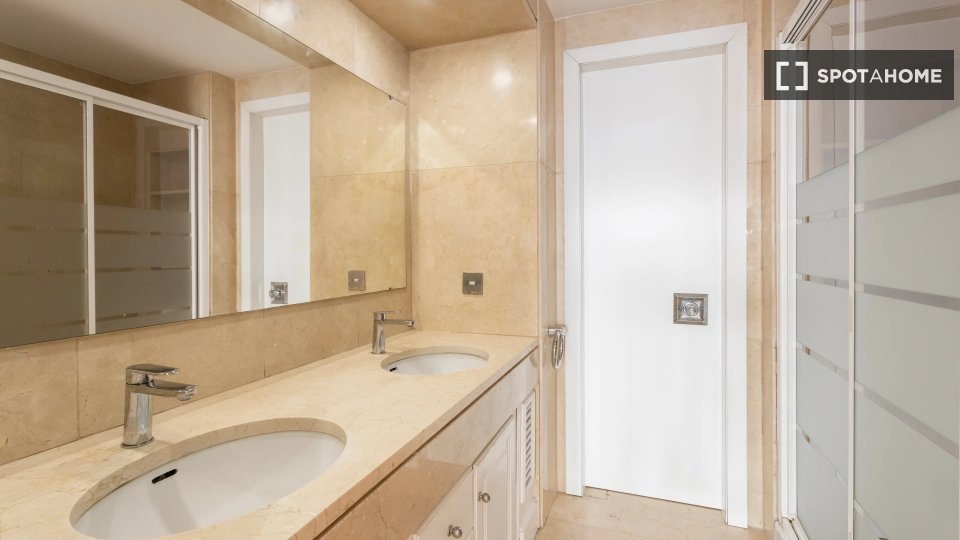 Double room Barcelona, 6 beds — photo 2