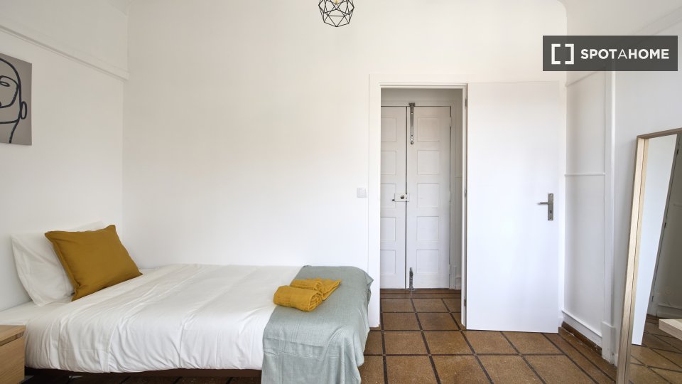 Double room Lisbon, 9 beds — photo 11