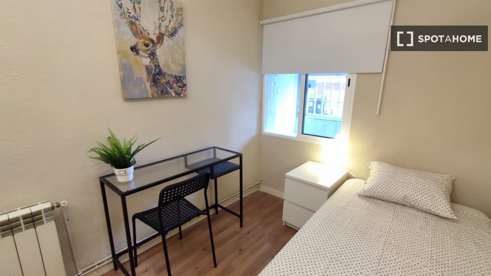 Double room Madrid, 4 beds — photo 16