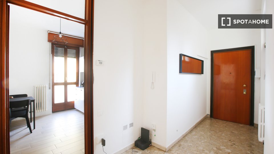 Double room Milan, 3 beds, 80m² — photo 8
