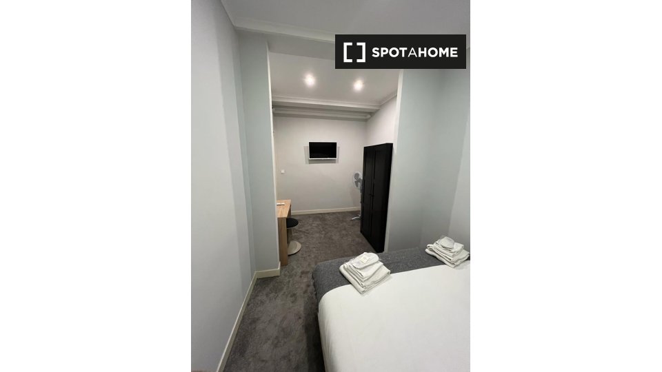 Double room Lisbon, 4 beds, 100m² — photo 13