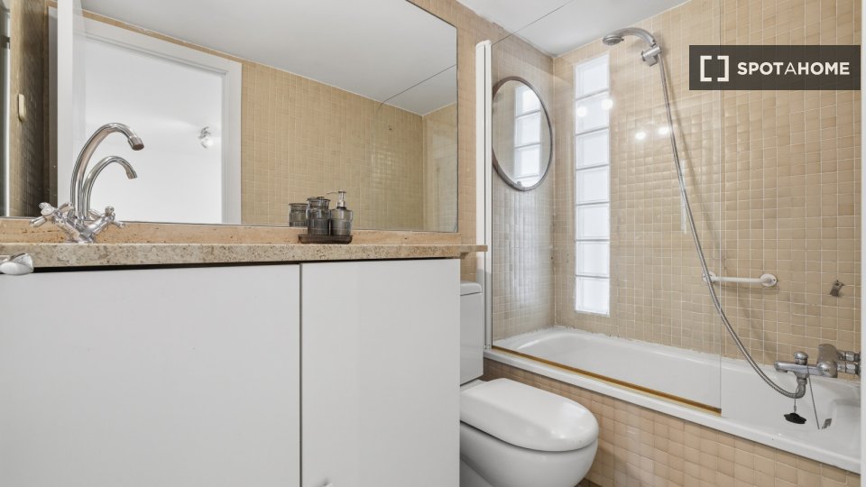 Double room Madrid, 4 beds, 110m² — photo 4