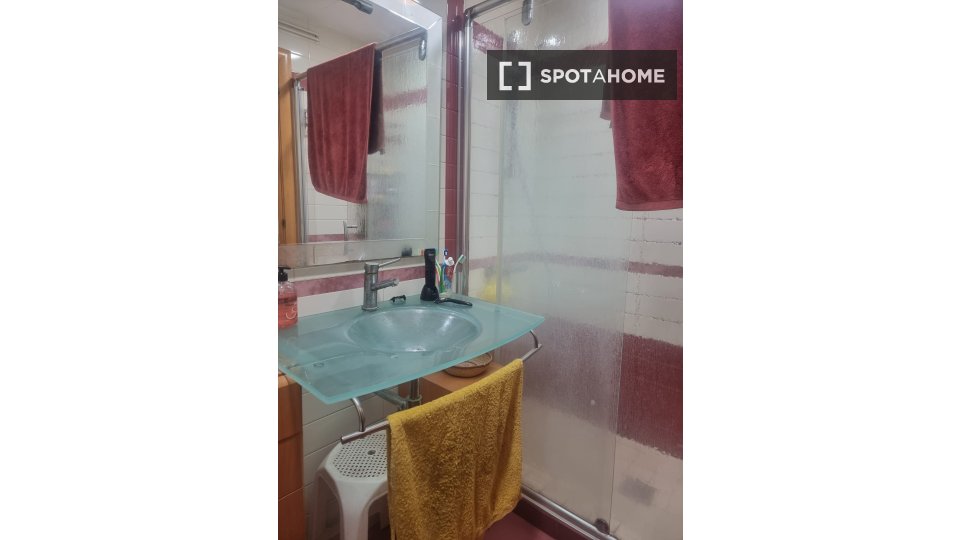 Double room Barcelona, 3 beds, 90m² — photo 2