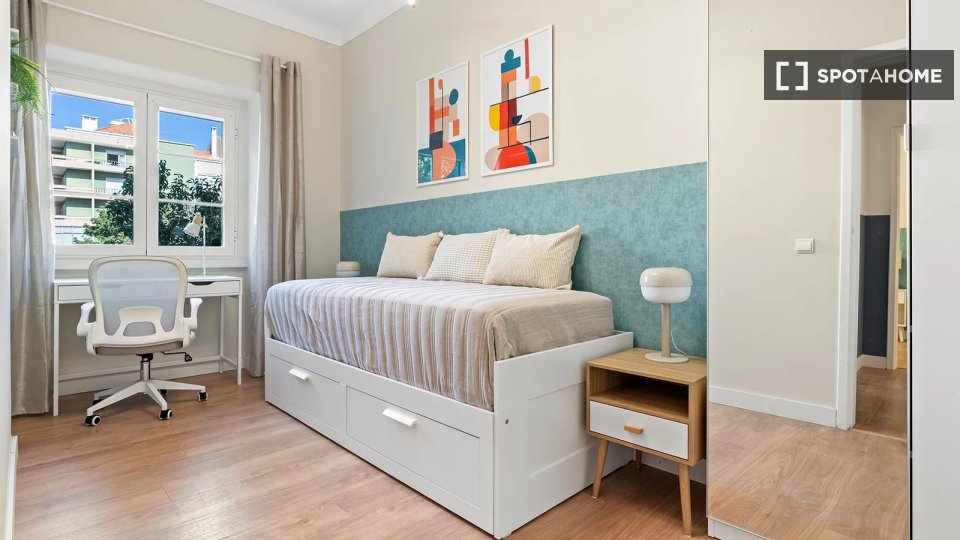Double room Lisbon, 5 beds — photo 10
