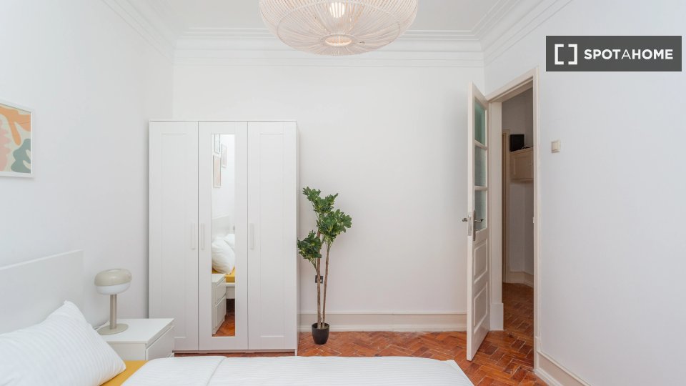Double room Lisbon, 4 beds — photo 12