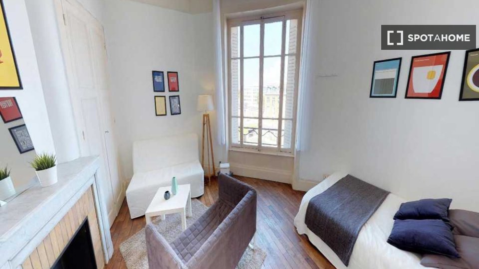 Double room Lyon, 3 beds, 70m² — photo 9