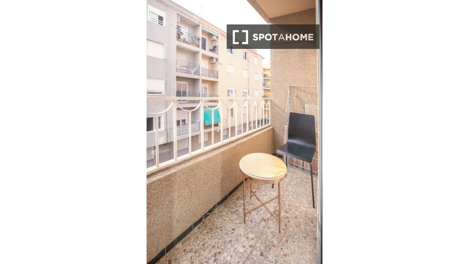 Double room Alicante, 5 beds, 95m² — photo 17