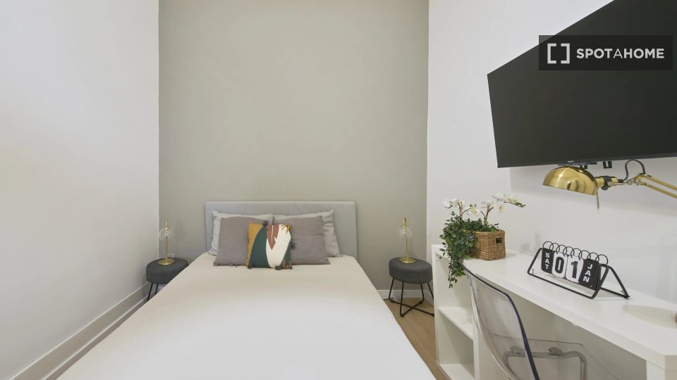 Double room Lisbon, 9 beds — photo 11