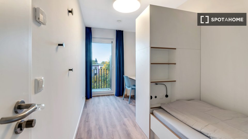 Double room Berlin, 5 beds, 89m² — photo 6
