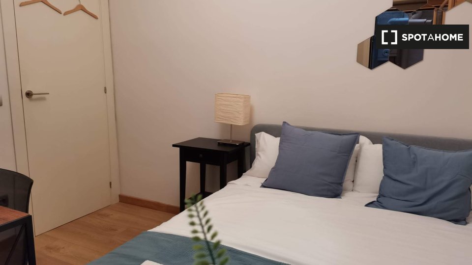Stanza in un appartamento condiviso, Vila de Gràcia, Barcellona - a Barcellona